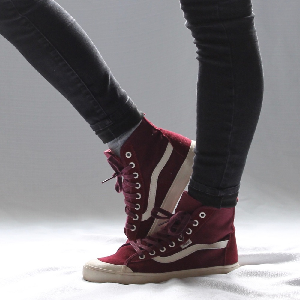 Maroon Vans Off the Wall high-top sneakers